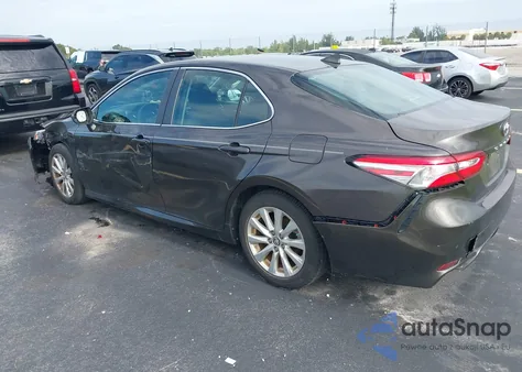 2019 Toyota Camry Le z USA, uszkodzony, nr VIN 4T1B11HK3KU809971
